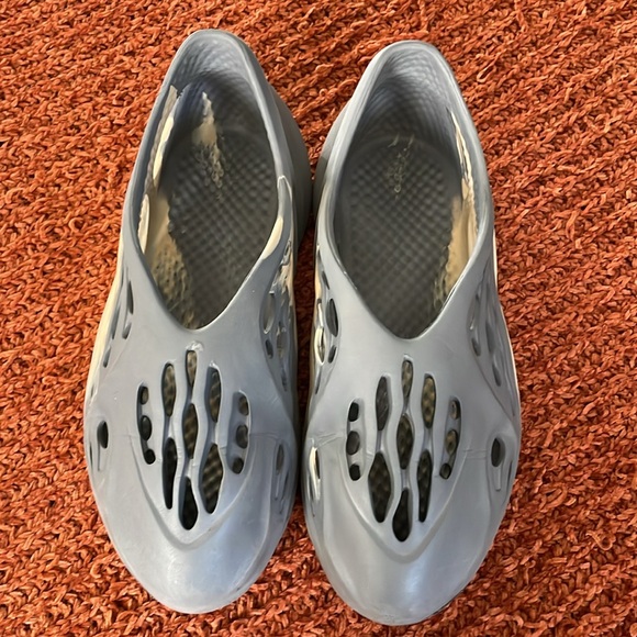Adidas foam runners - Picture 2 of 6
